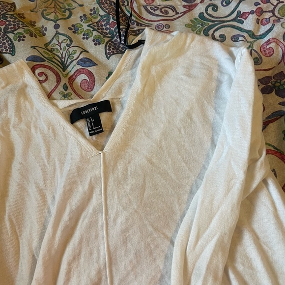 Forever21 thin sweater - Picture 1 of 3